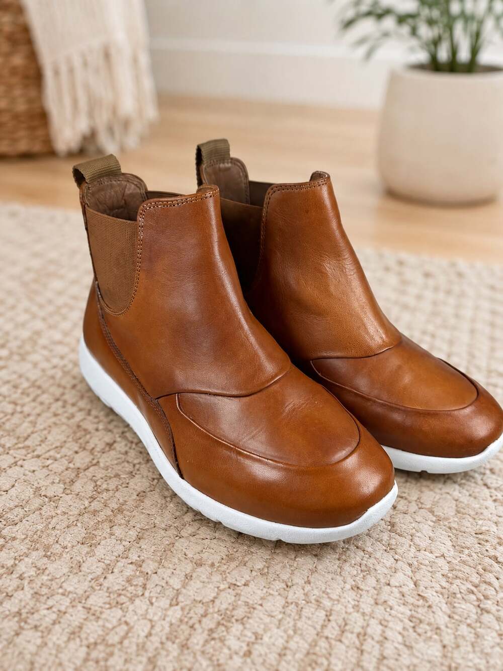 Roolee Ale Brown Leather Chelsea Boots White Sole Womens 9 M Slip On Ankle